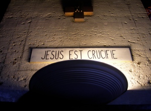 7. Jesus est crucifie